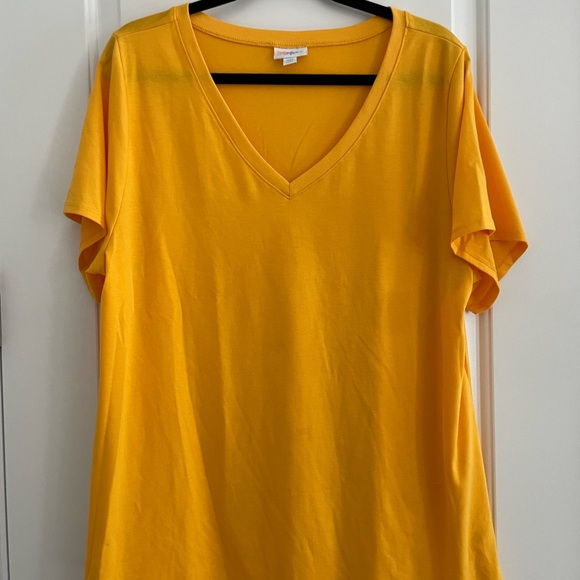 LulaRoe Tee - Picture 1 of 3